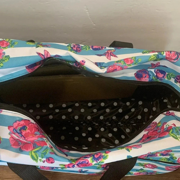 Betsey Johnson Rolling Carry-On Duffle Bag New - Picture 10 of 11
